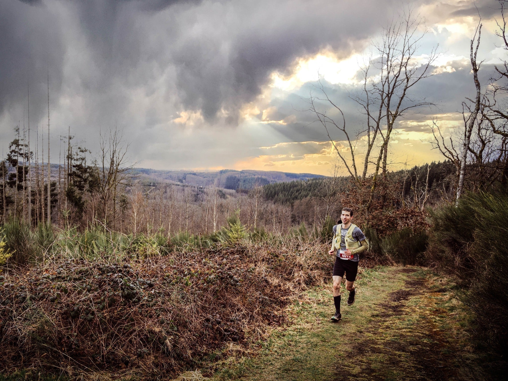 Athlete running through nature during the castle trail bouillon