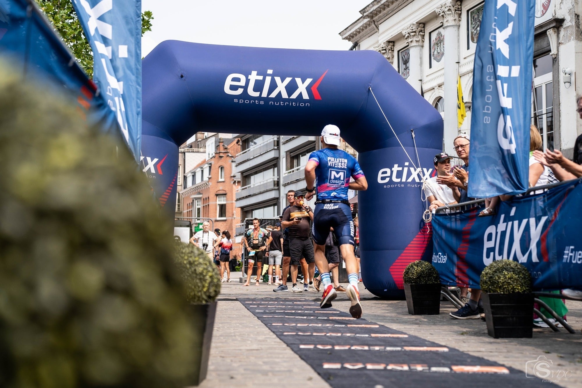 Athlete nearing the finish line at City Triathlon Deinze