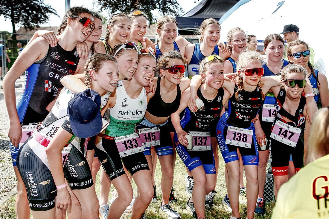 Young female participants smiling after the GrensTriatlon Meetjesland