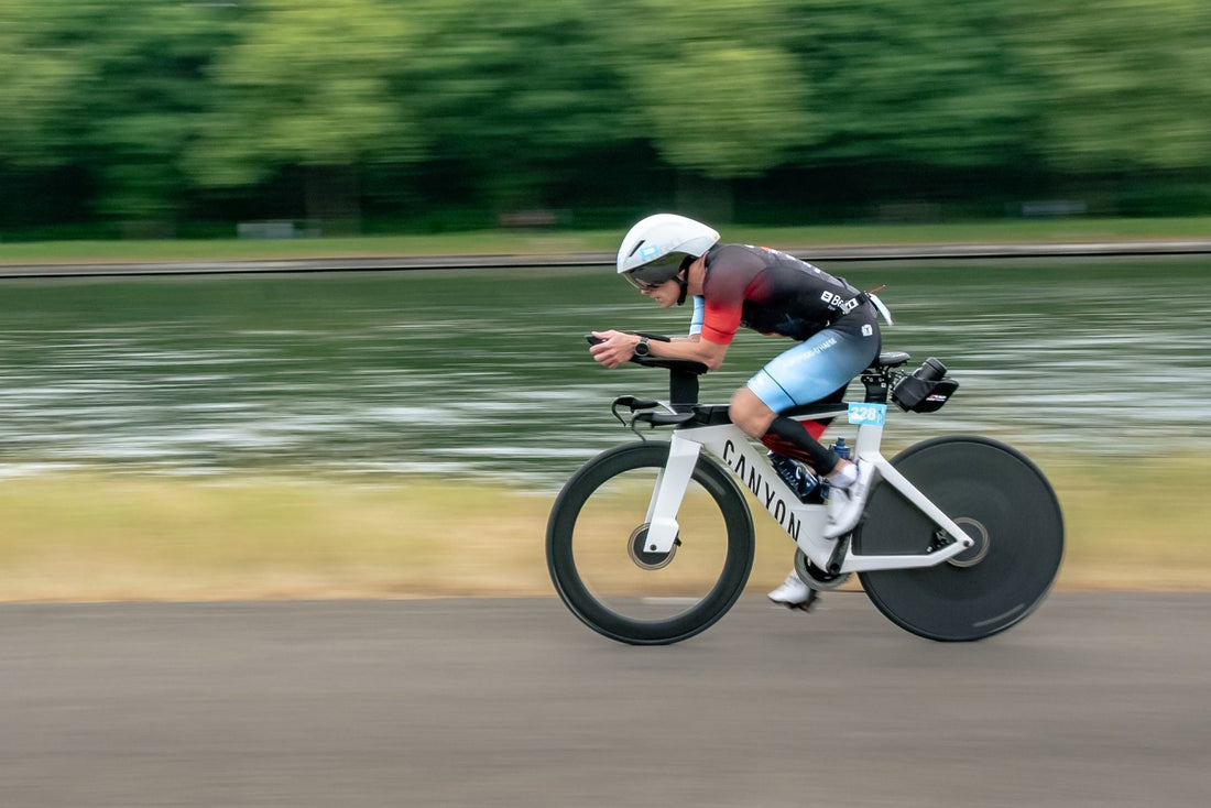 Triathlon participant cycling during Ilumen Bilzen 111