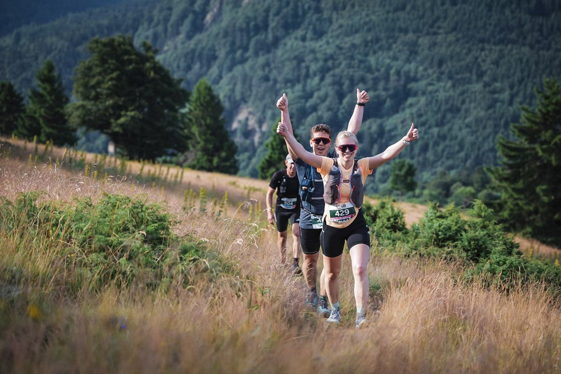 Runners giving a thumbs up at Epic Trail Baraque de Fraiture
