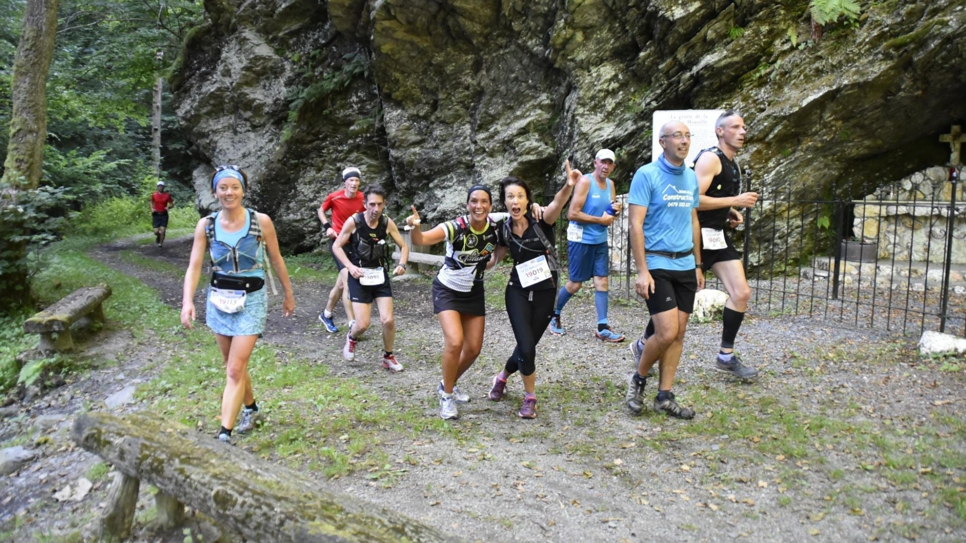 Group of runners on the Trail Godefroy Bouillon course